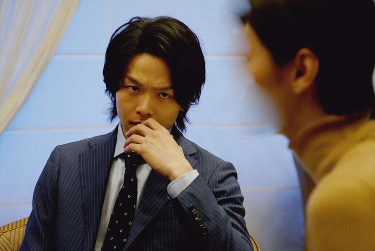 “弁護士”中村倫也が鋭くにらむ「ファーストラヴ」新カット（コメントあり） - 映画ナタリー