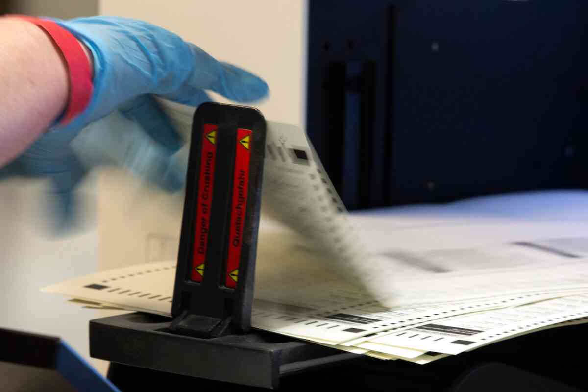 Arizona State Senate Subpoenas Maricopa County to Audit Scanned Ballots, Dominion Voting Machines