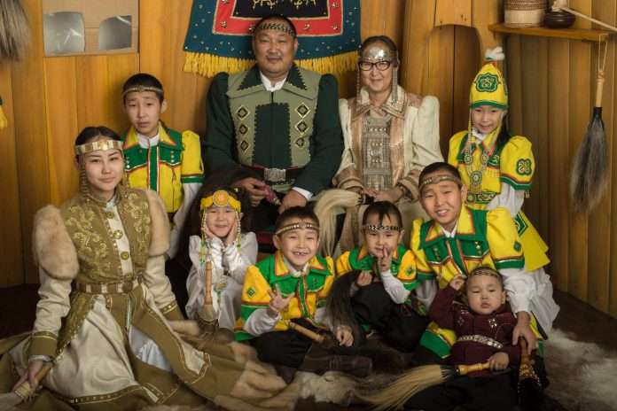 世界の素敵な民族衣装を貼るトピ