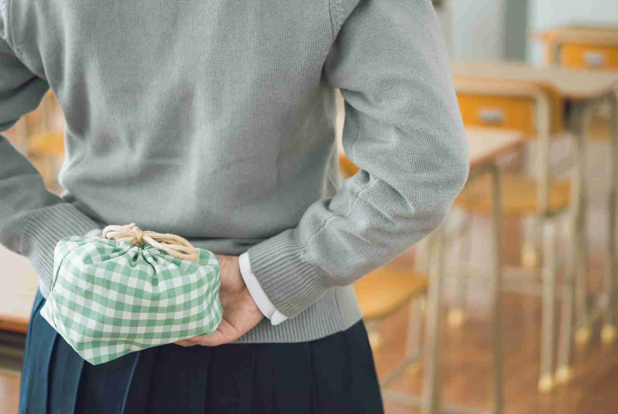 毎日母親が作ったお弁当を捨てている女子高校生。作る側は嫌だけれど、本音は……？