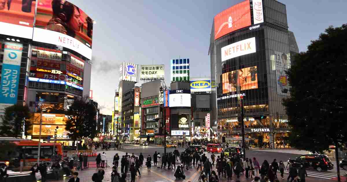 年越しイベント中止の渋谷「人手は3分の1」　警備員が混雑緩和呼びかけ - 毎日新聞