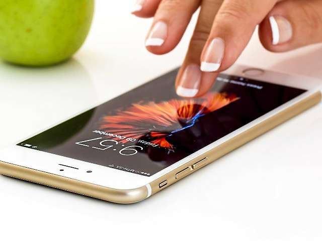 東京五輪の外国客「アプリ管理」のみで大規模受け入れへ、14日隔離もワクチンも不要で交通機関利用も無制限の方針 | Buzzap！