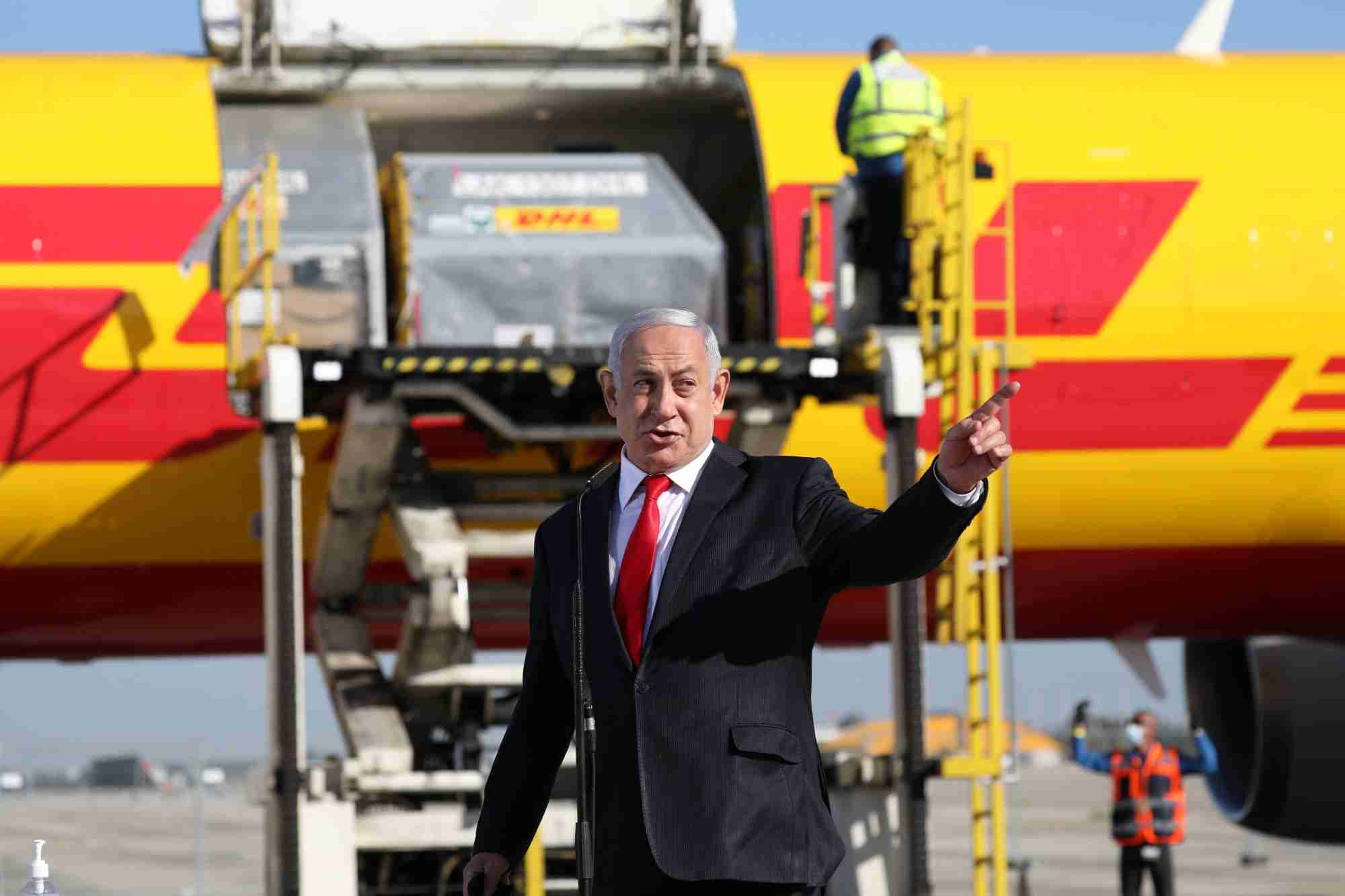 イスラエル首相、国内で最初にワクチン接種の意向－国民にも奨励 - Bloomberg