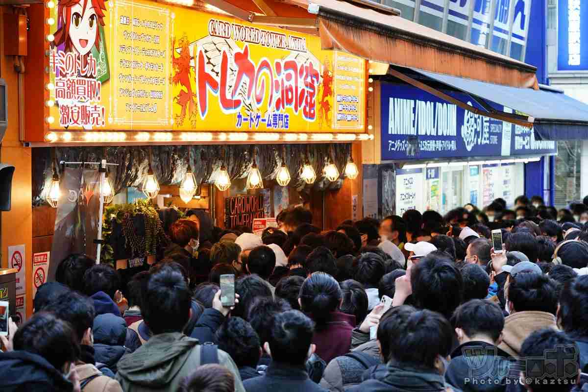 「遊戯王」カードに客殺到、秋葉原で「密」が　数百人集結、警察出動も