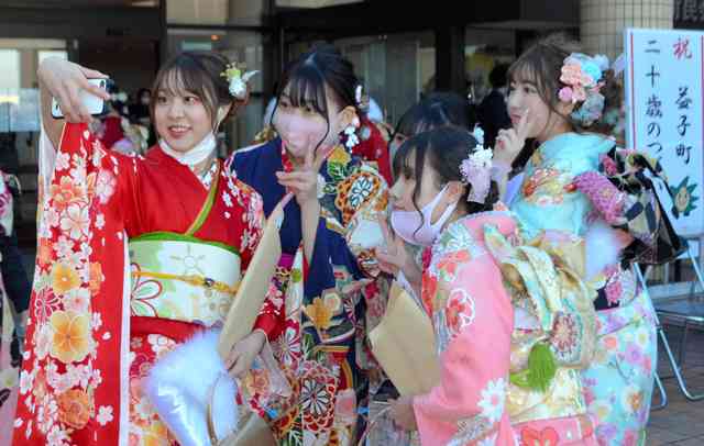 PCR検査を義務づけ成人式開催 「他市町と違う判断」（朝日新聞デジタル） - Yahoo!ニュース