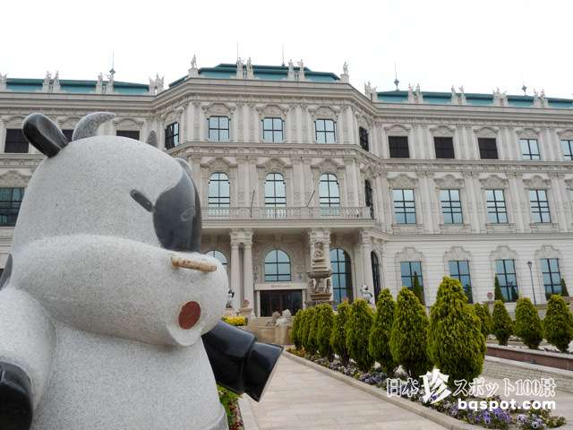 キャサリン妃とウィリアム王子、Zoom会議で自宅のインテリアをチラ見せ！