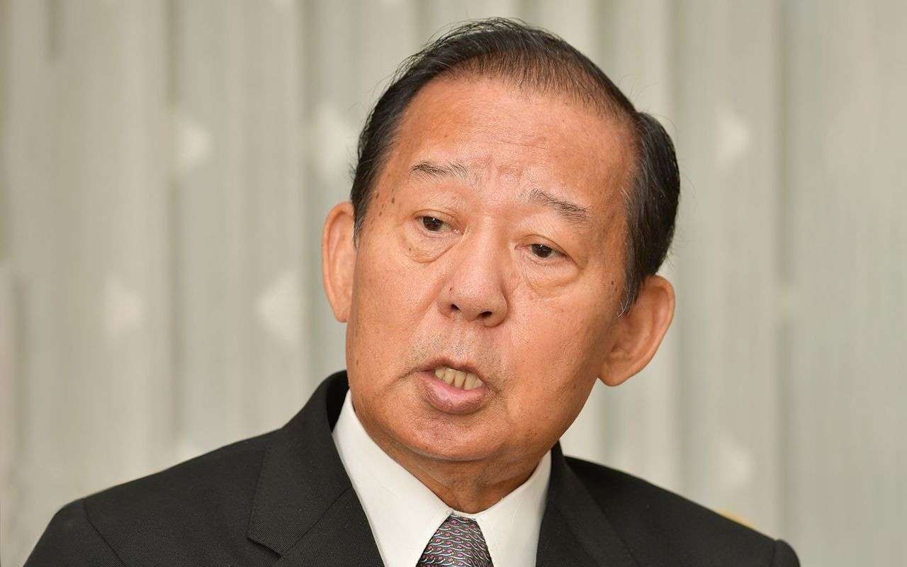 12人がコロナ感染　二階派“秘書軍団”が「和歌山カラオケバー会食」 | 文春オンライン
