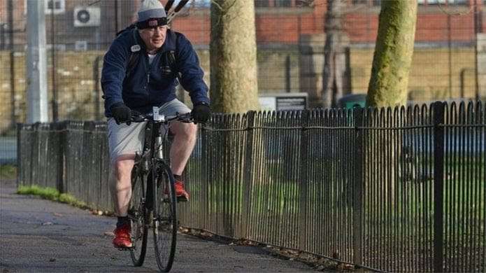 コロナで都市封鎖中…英ジョンソン首相サイクリングに批判