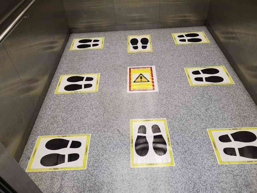 コロナでのエレベーター定員減って守りますか?