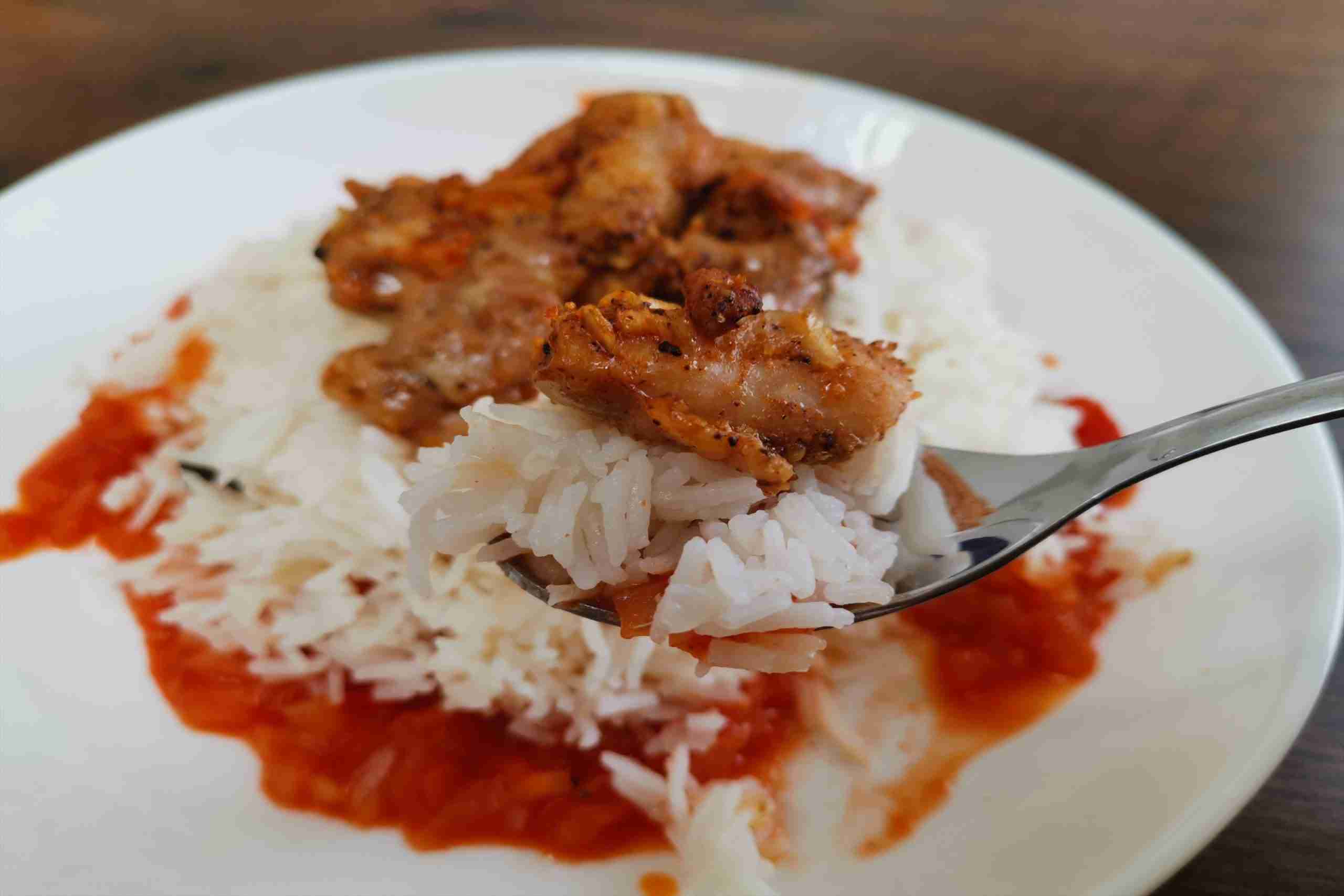 エミレーツ航空上級副料理長の炊き込みご飯『チキンマンディ』レシピが激ウマ – ニュースサイトしらべぇ
