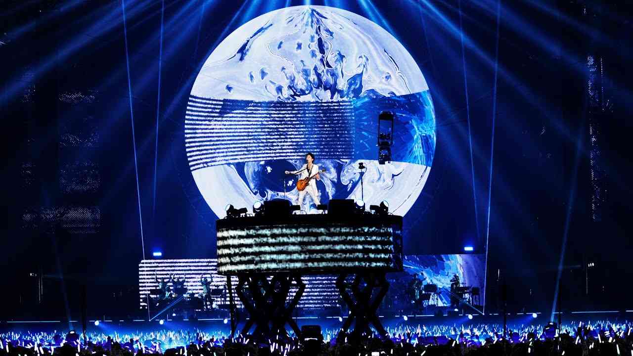 福山雅治 - WE'RE BROS. TOUR 2014 HUMAN〈2014年〉 - YouTube