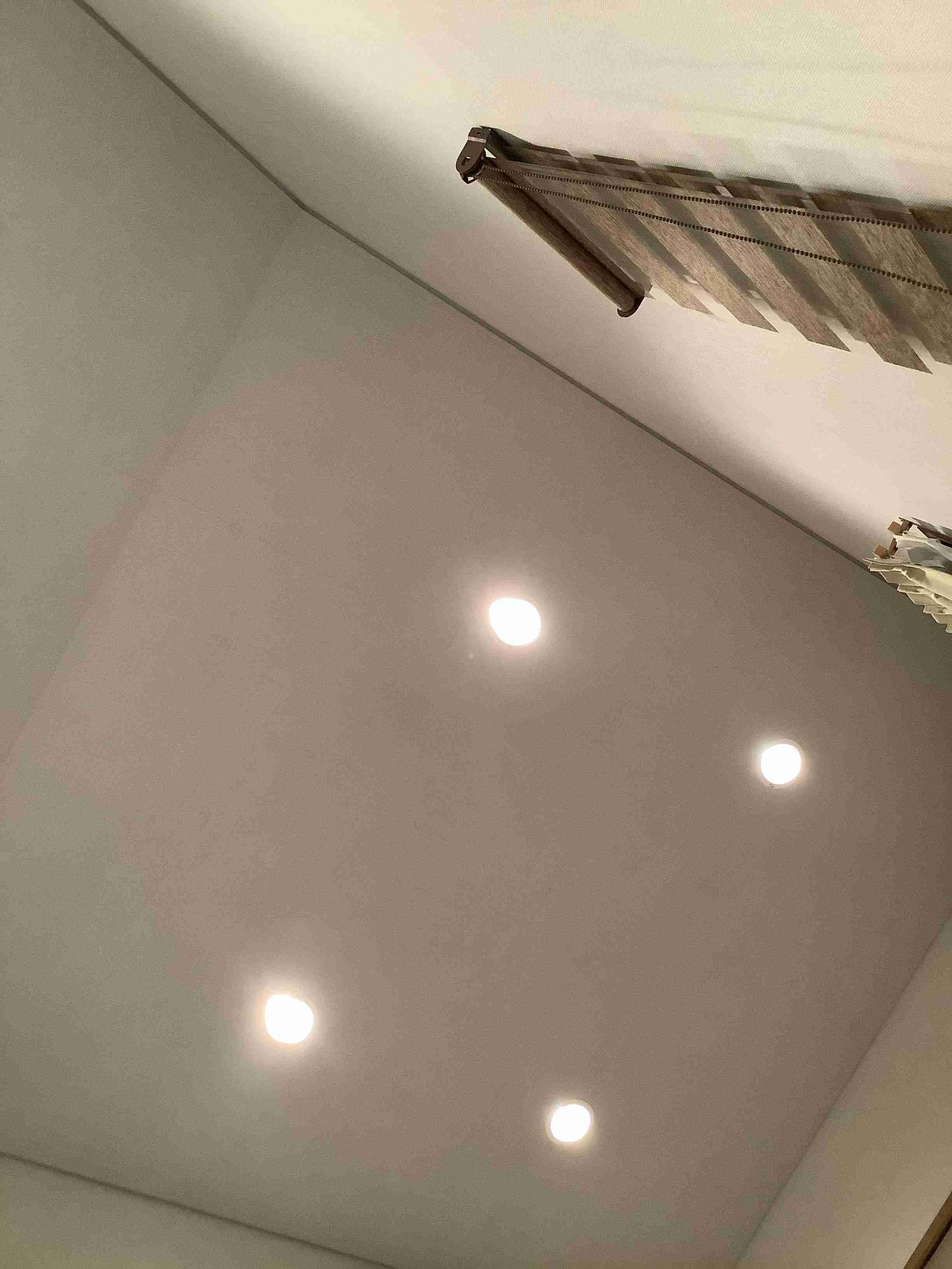 お部屋の天井を見せてください