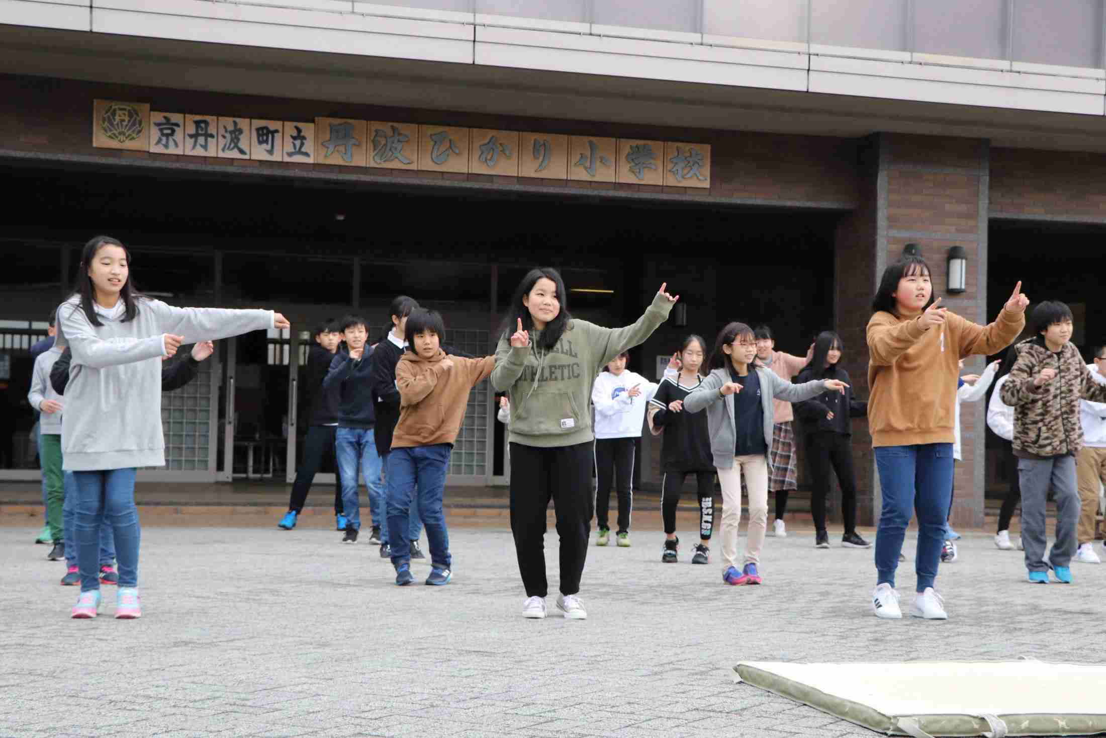 小学生「ＢＴＳ」ダンス動画で思い出づくり　コロナで行事縮小、町内の学校合同で　京都・京丹波（京都新聞） - Yahoo!ニュース