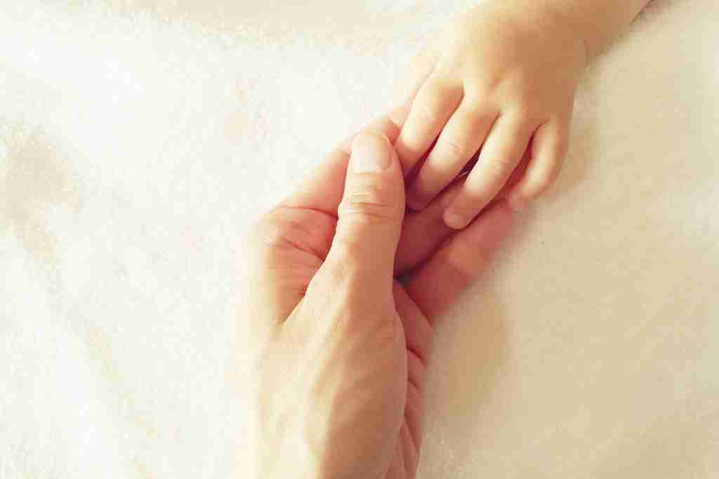 涙が止まらないとSNSでも話題！「育児に疲れたお母さんへ贈る詩」 | Momful【マムフル】