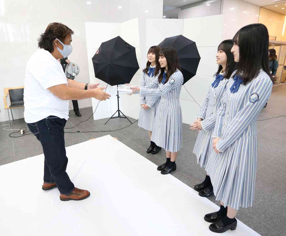 長州力、日向坂46との対面に「顔が小さい」と驚き　「長州さんの半分ぐらい」の声も