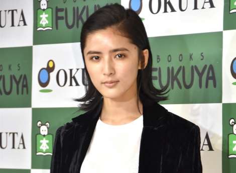 元E-girls藤井萩花＆LEOこと今村怜央が結婚「家族が泣いて喜んで」「一緒に生きていきたい」