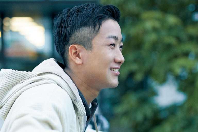 瑛人が語る『香水』大ヒットの次 「またハンバーガー店で働くのもいいな」