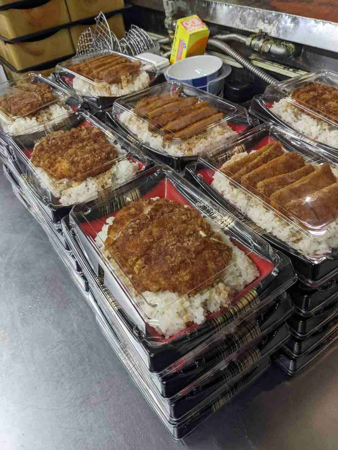 立ち往生の車に「かつ丼」を無料提供　大雪の中、歩いて配った店主に称賛「なかなか出来ることじゃない」: J-CAST ニュース