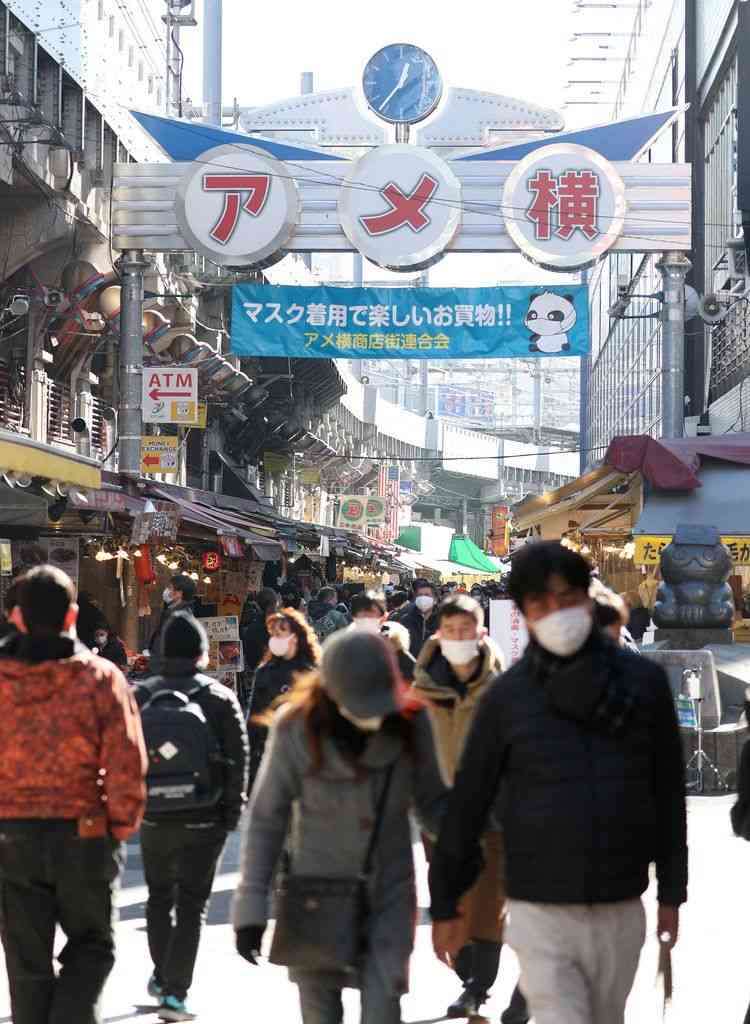 「昼飲み」「バーゲン」自粛色なく　首都圏、宣言下も街混雑