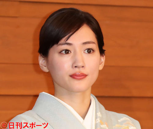 綾瀬はるかが笑点の1人司会に挑戦「例のブツを」発言にツッコミ - ライブドアニュース