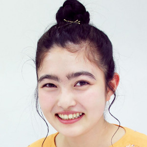 太眉卒業の井上咲楽、ポニーテールの最新ショットが「常盤貴子さんに見える」「眼力ハンパない」