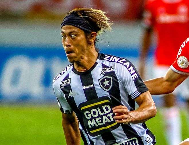 「44歳の私より遅かった」ボタフォゴ退団の本田圭佑を元ブラジル代表MFがバッサリ！ 同僚やOBなどからも厳しい声「俺たちをだました」【現地発】（SOCCER DIGEST Web） - Yahoo!ニュース