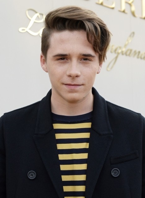 ベッカム長男、巨大タトゥーをさらに拡大！  婚約者からのラブレターを全文彫り込む