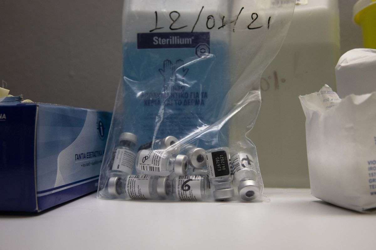 ファイザー、ワクチン接種後の死亡例を調査－因果関係の有無巡り - Bloomberg