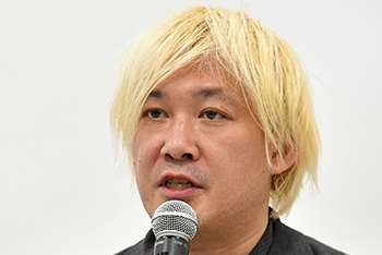 「表現の不自由展」天皇焼却映像作者“津田大介氏は「燃えてますね！」と笑っていた” | デイリー新潮