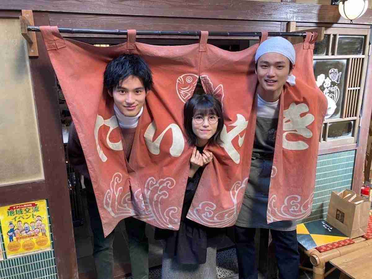 「ウチ彼」浜辺美波と岡田健史、中川大輔のひょっこり３ショットに反響続々「ただただ癒し」
