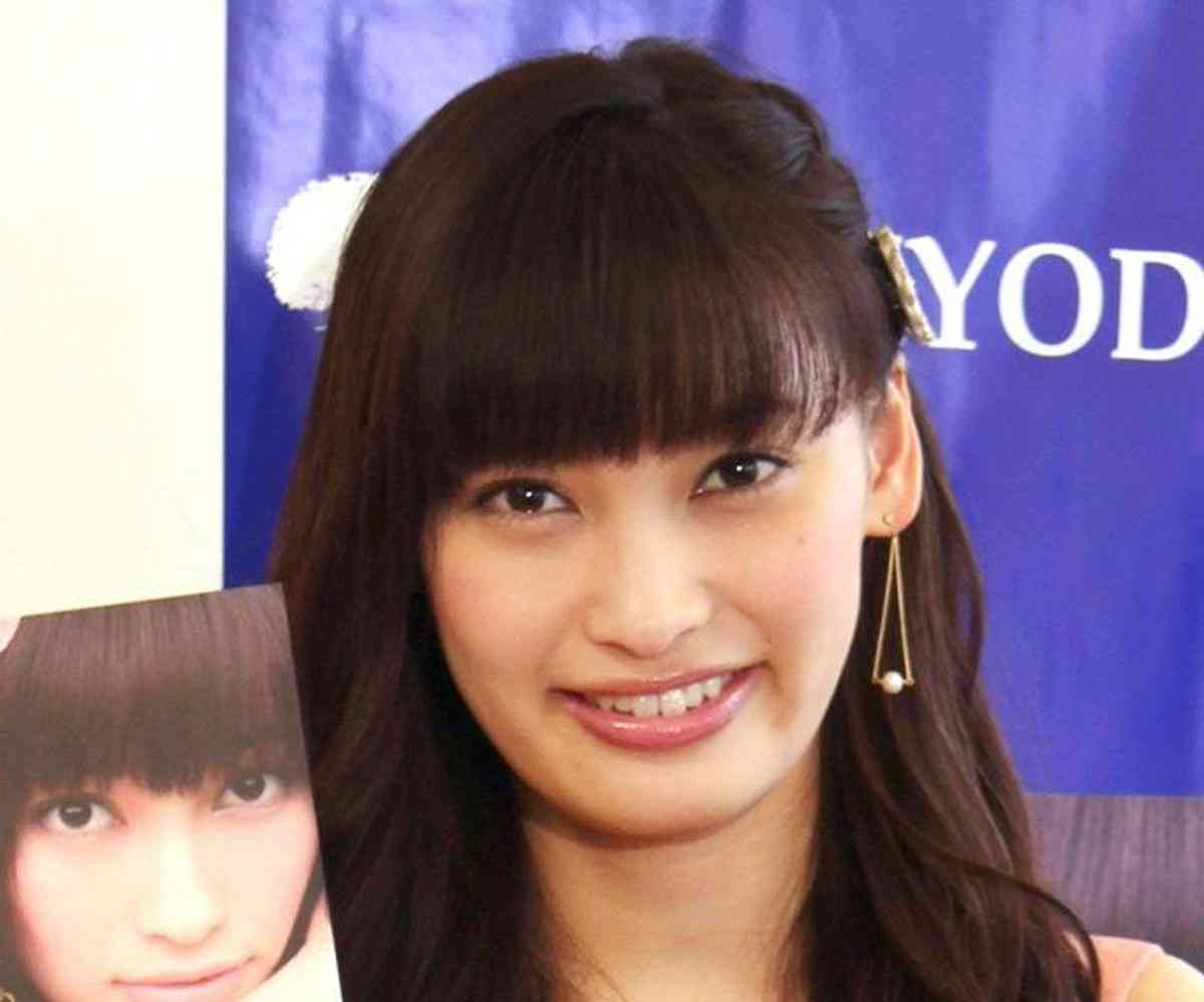 大政絢、誕生日に可愛すぎる3歳ショット「すでに美人」「小さい頃から笑顔キラキラ」