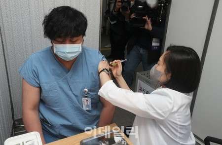 2日間でワクチン2万人接種…「異常反応の申告はアストラゼネカ社111件・ファイザー社1件＝韓国（WoW!Korea） - Yahoo!ニュース