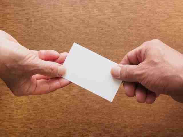 いつも見かける男性から連絡先を渡された