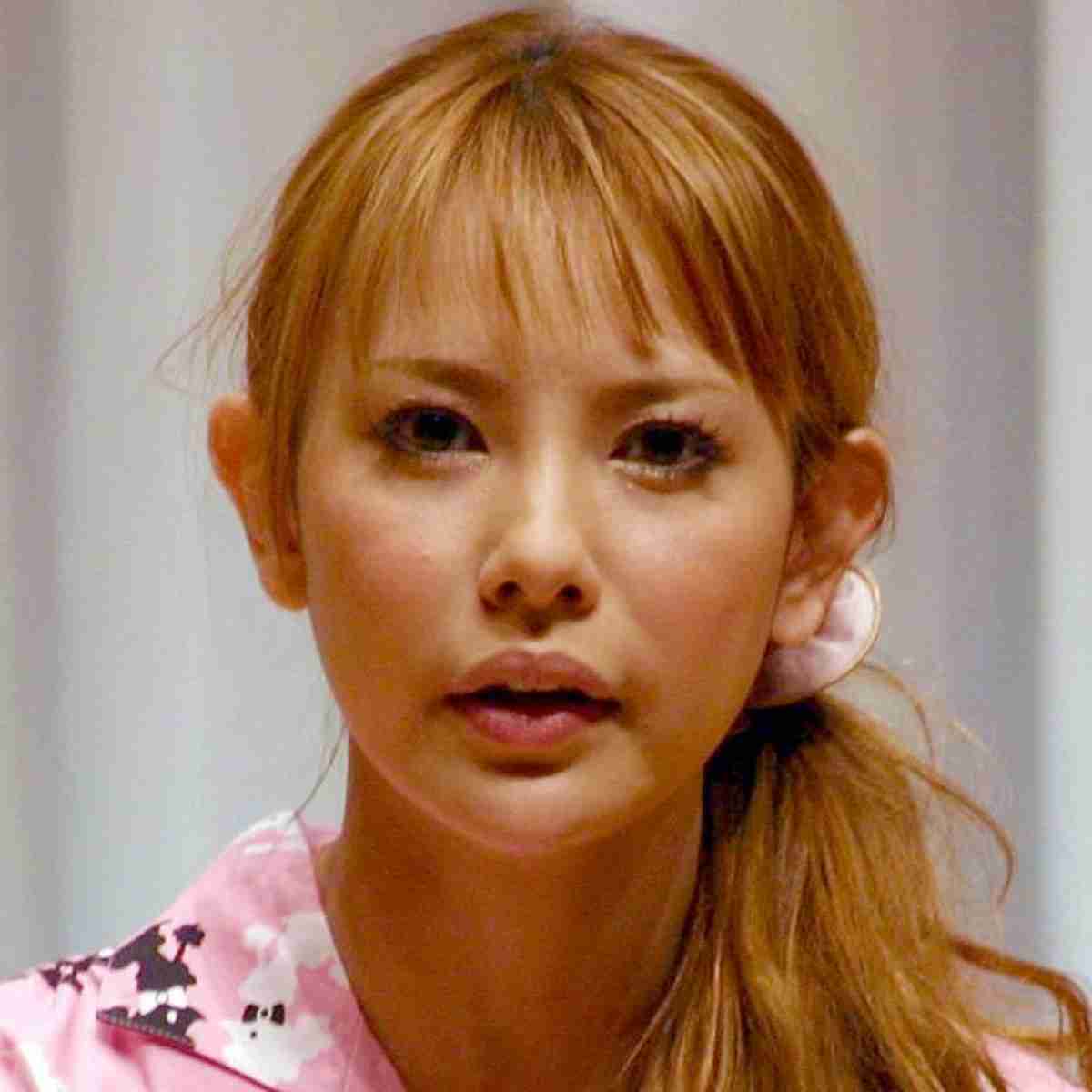 上原さくら、運転中に幼女が飛び出し…民家を訪れ家族に注意「お節介ババアな部分だと思うのですが」