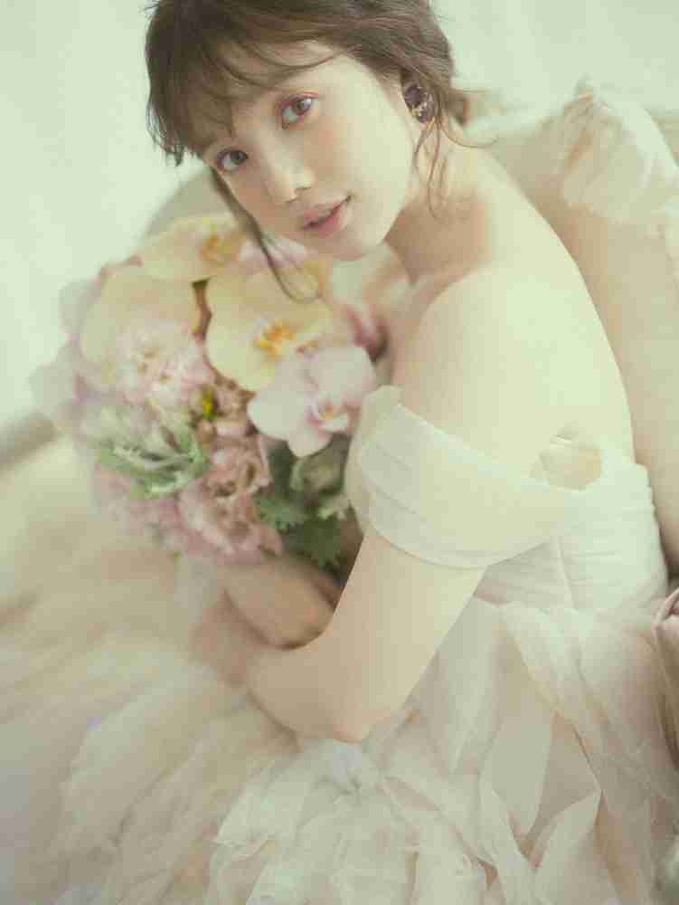 テレ朝・弘中綾香アナ　人生初のウエディングドレスで「ゼクシィ」登場　NGプロポーズは