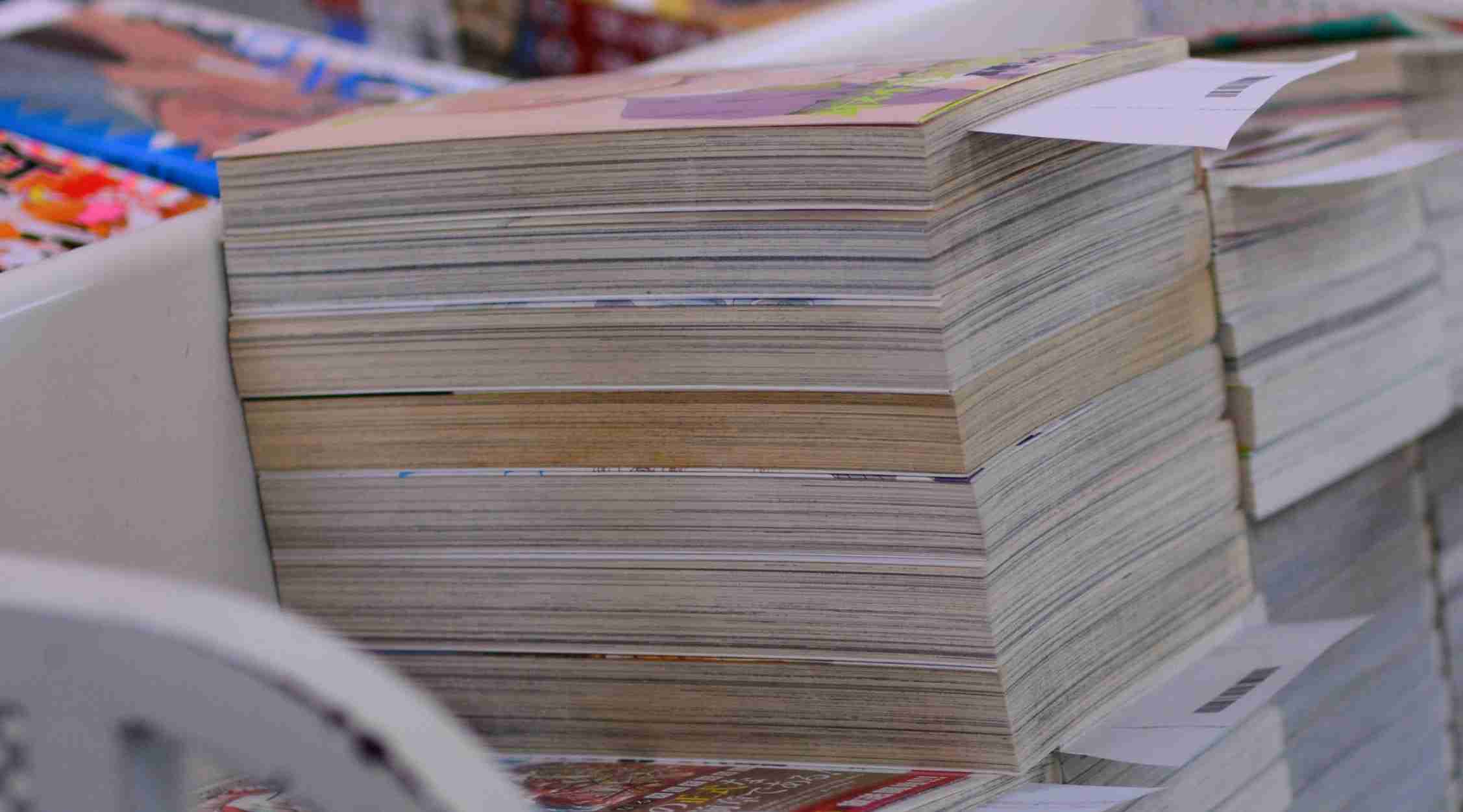図書館の本が真っ青　開放的過ぎた？「本に申し訳ない」
