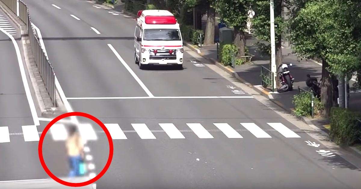 緊急走行中の救急車。歩行者の女性の自己中な行動がひどすぎると物議！しかし道交法上は歩行者優先 | 9ポスト