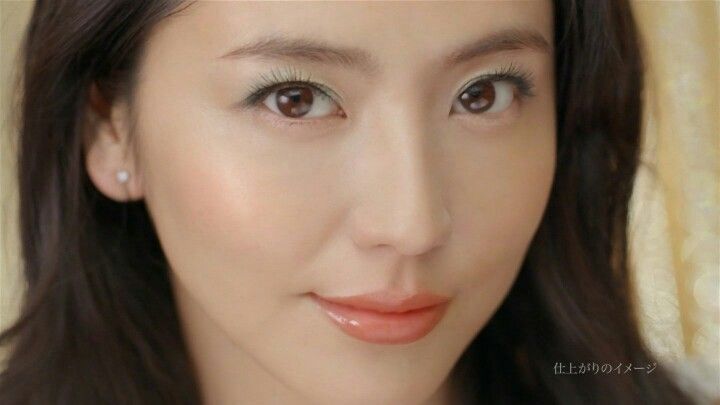長澤まさみ、最旬の春メイクで色っぽく 美人顔披露