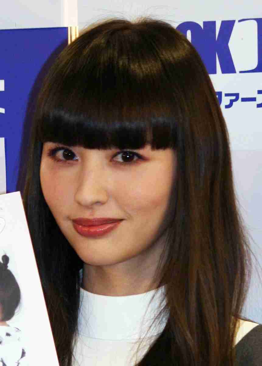 ガチすぎ！鈴木えみ、赤鬼に変身した姿を公開…肌も赤色に「美しすぎます」「最高に素敵」
