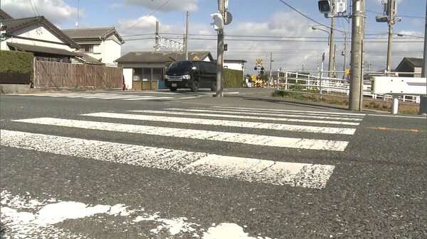 中学生ひかれ重傷 車が信号無視　71歳男を現行犯逮捕