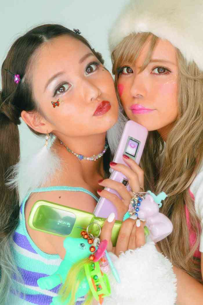 佐藤ノア、益若つばさと平成ギャルコスプレ 令和量産型＆地雷女子にも＜独占カット＞ - モデルプレス
