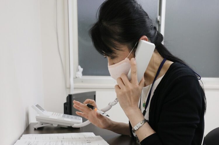 コロナ陰謀論に囚われた人々が各所でトラブルを引き起こす構図（NEWSポストセブン） - Yahoo!ニュース
