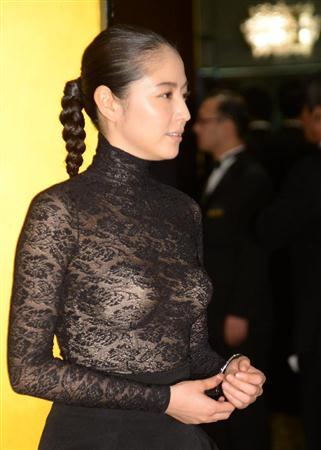 『天国と地獄』綾瀬はるかのドレスアップ姿に「美しすぎる」と反響