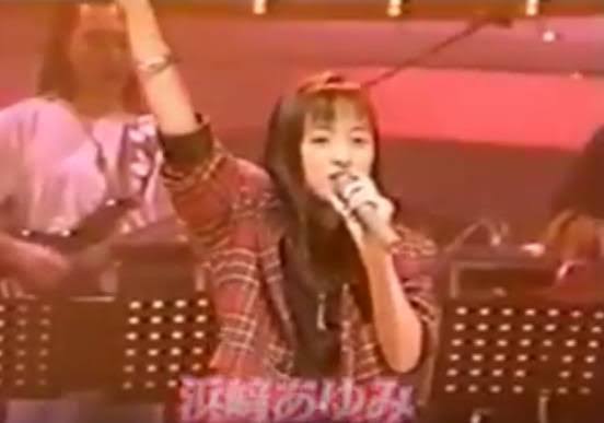 芸能人のライブの衣装画像を貼るトピ