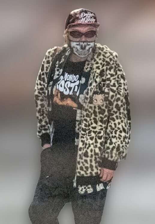 古田新太の「かわいい」と自負する私服に「素敵なセンス」の評