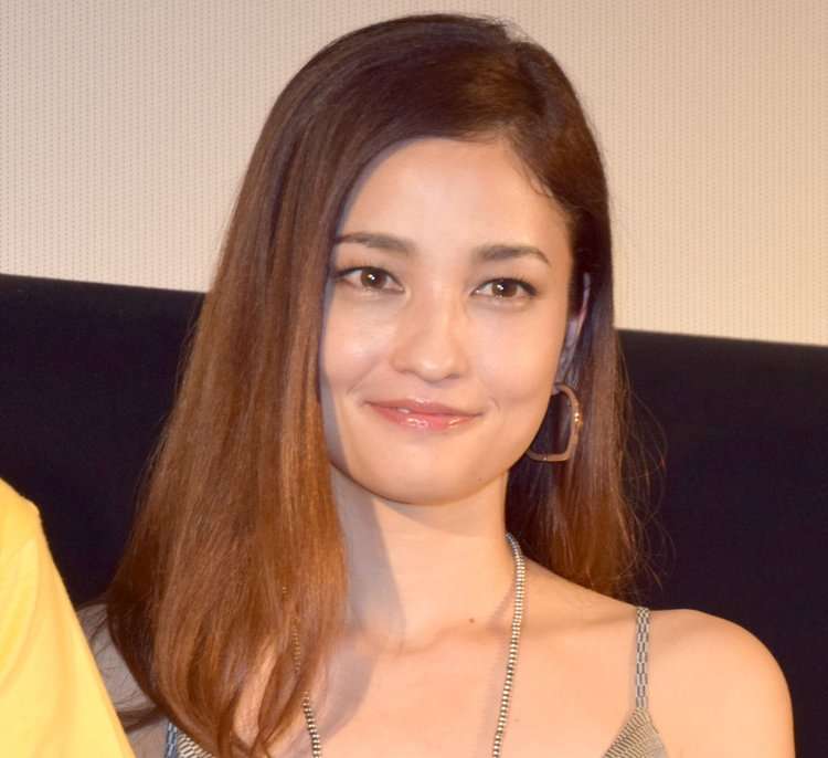 黒木メイサ、自撮りショットに反響「仁くんかと」「旦那さんそっくりでびっくり！」 | ORICON NEWS