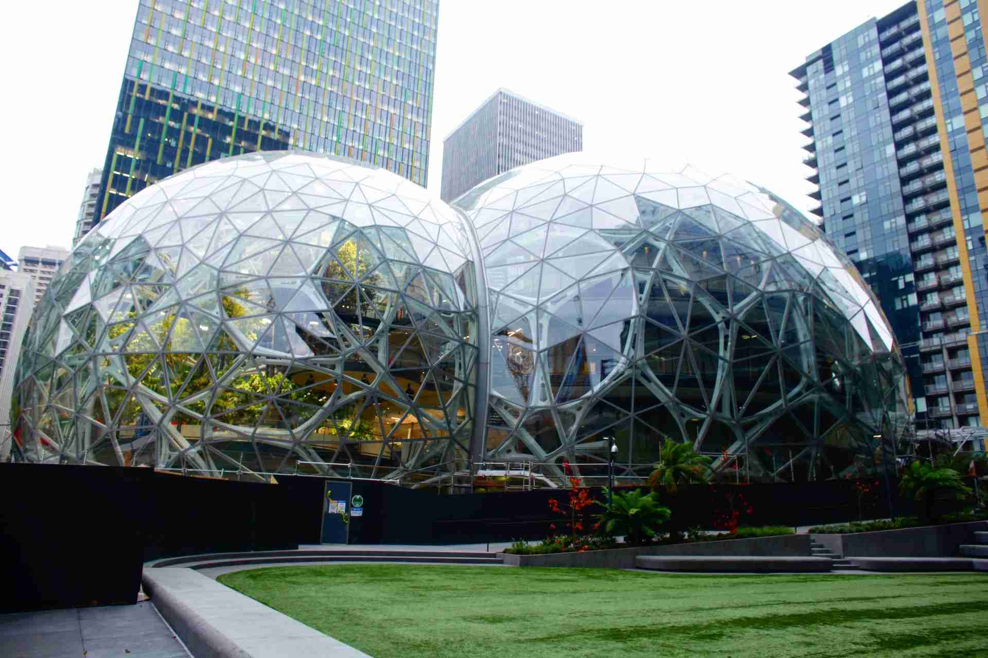 米Amazon、「二重らせん」デザインで2025年完成予定の第2本社のコンセプトを公開