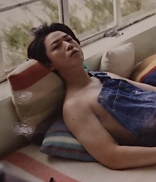 SixTONES松村北斗『anan』ソロ初表紙 中性的空気感、ねこ男子、無防備な色気、孤高な凛々しさの4変幻