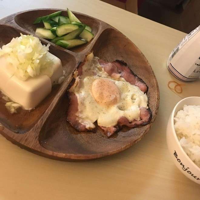 “結婚できないサラリーマン”の夕飯動画に反響　料理は「自分の城で作る自分だけのごちそう」