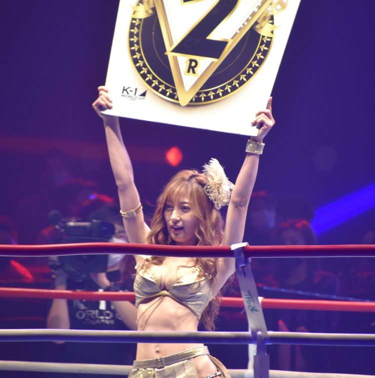 熊田曜子『K-1』初のSPラウンドガールで登場　抜群のスタイルに会場沸く | ORICON NEWS